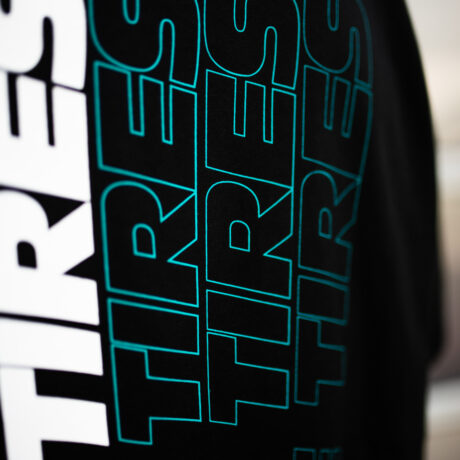 "KILLTHE TIRES" Oversized Shirt Schwarz